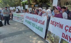 Muğla'da yapımı planlanan çimento fabrikasına karşı İdare Mahkemesi önünde nöbet başlatıldı