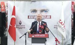 Ümit Özdağ: "Bu ülkenin öğrencilerine asgari ücret seviyesinde burs verebilecek şekilde yönetilmeye ihtiyacı var"