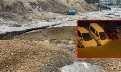 Ankara’da selin vurduğu sokakta 20 araç çukura düştü!