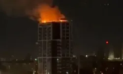 Ankara’da iş merkezinin çatısı alevlere teslim oldu