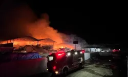 Bafra’da saman deposunda yangın: Ekipler alevlere müdahale ediyor