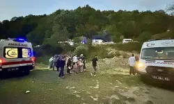 Bartın’da patpat dehşeti: 10 metrelik dereye yuvarlandı, 8 kişi yaralandı!