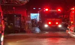 Bursa’da tekstil fabrikasında gece yangını: Çatısı alevlere teslim oldu