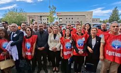 Öğretmenin okulda öldürülmesinin ardından Eğitim-İş’ten tepki: Yine öğretmenin gömleğine kan düştü!