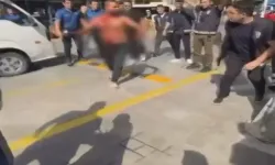 Esenler’de dehşet anları kamerada: Bıçakla kendini yaraladı, polislerin üzerine yürüdü