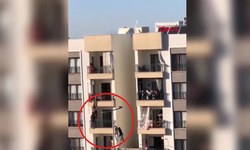 Balkondaki çocuğu kurtarmak için katları böyle tırmandı...