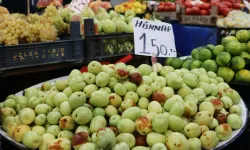 Tezgâhlarda dikkat çeken meyve: Kilosu 150 liraya kadar çıktı!
