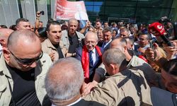 Kemal Kılıçdaroğlu'na İzmir'de yoğun ilgi! Adım atmakta güçlük yaşadı...
