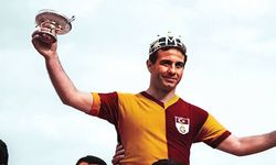 Taçsız Kral unutulmadı: Metin Oktay kabri başında anıldı