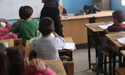 Ücretli öğretmenlikte branş karmaşası: İlahiyat mezunu sınıf, gastronomi mezunu İngilizce öğretmeni oldu