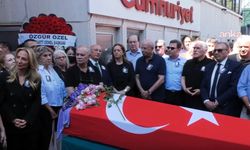 Gazeteciliğin duayen ismi Şükran Soner için Cumhuriyet’te veda töreni: 'İyi ki bu dünyadan Şükran Soner geçti'