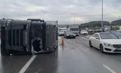 İstanbul’da yağış trafiği vurdu: TIR kazası ulaşımı aksattı...