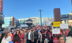 AKP'ye geçen Çiğli Belediye Başkanı'na CHP'den siyah çelenkli protesto