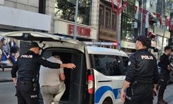 İhbar edildi, telefonundan fotoğraflar çıktı! Caddede yürüyen kadını görüntüleyen kişi tutuklandı