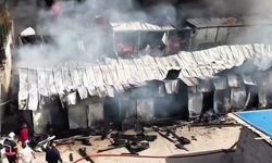 Malatya’da korkutan yangın: 30’a yakın konteyner zarar gördü