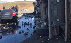 Ağrı'da feci kaza! Pancar yüklü TIR otomobili ezdi: 4 ölü