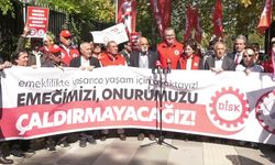 Devrimci Emekliler Sendikası TÜİK önünde: 'Artık yeter, geçinemiyoruz'
