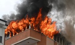 Antalya’da teras katında yangın paniği: Dubleks daire kullanılamaz hale geldi