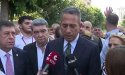 YENİ Parti Mersin İl Başkanlığı Vahap Seçer'e destek için Mersin Adliyesi'ne yürüdü