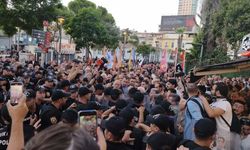 'Hiç kimse milletten üstün değildir!' YENİ Partili Çağatay Güç, saat vererek İzmirlilere çağrı yaptı