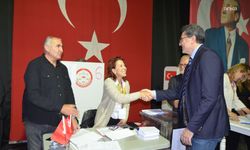YENİ Parti İzmir’de 61 bin üye sandık başında: Güç ve Kocaoğlu oylarını kullandı