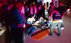 Adana’da otomobil park halindeki kamyonete çarptı: 2 yaralı!