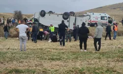 Afyonkarahisar’da midibüs şarampole devrildi: 1 kişi öldü, 27 kişi yaralandı!