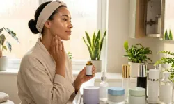 Yorgun ve mat cilt görünümüne karşı 5 etkili adım: Bakım rutininizi yeniden düzenleyin!
