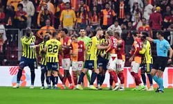 Galatasaray - Fenerbahçe derbisinde ilk yarıda ortalık karıştı: İlk gol Osimhen’den