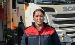 Enkaz başında 23 saat oğlunu bekledi, şimdi hayat kurtarmak için mücadele ediyor...