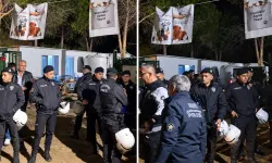 Ege Üniversitesi’nde gece operasyonu: Yaklaşık 200 köpek toplatıldı, öğrencilere biber gazıyla müdahale edildi!