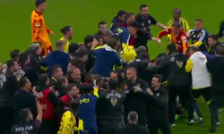 Derbide son düdük çaldı ve bir anda ortalık karıştı: Galatasaray 2-1 Fenerbahçe