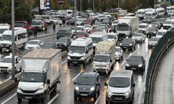 İstanbul’da sağanak ulaşımı vurdu: Trafik yoğunluğu yüzde 80’e çıktı!