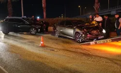 İzmir’de geceyi karıştıran zincirleme kaza: 7 otomobil ve motosiklet birbirine girdi!