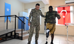 Somali’de 5 gaziye protez bacak desteği: Proje hastanede hayata geçirildi