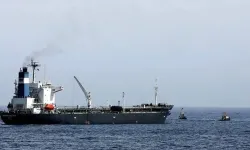 Katar açıklarında bir petrol tankeri vuruldu!