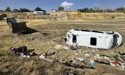 Van’da tır ile minibüs çarpıştı: 1 polis hayatını kaybetti, 11 kişi yaralandı!