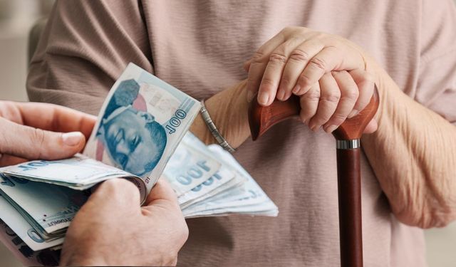 Emeklilere bayram ikramiyesinde rakam belli oldu! İsa Karakaş duyurdu