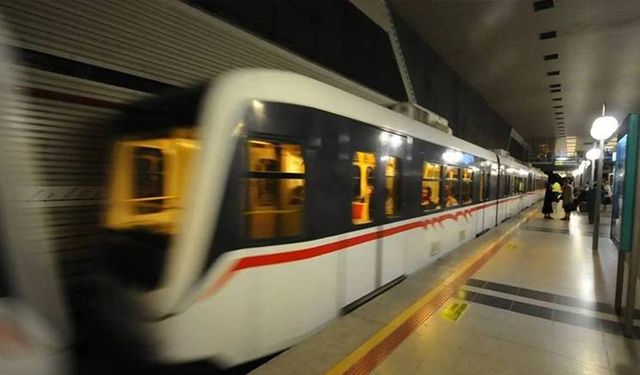 İstanbul Metrosu'nda yılbaşı düzenlemesi