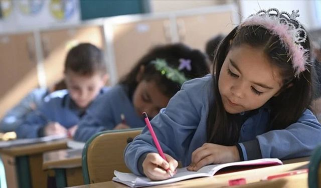 Öğrenciler dikkat! Yeni ders geliyor!