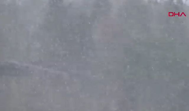 İstanbul'a mevsimin ilk karı düştü