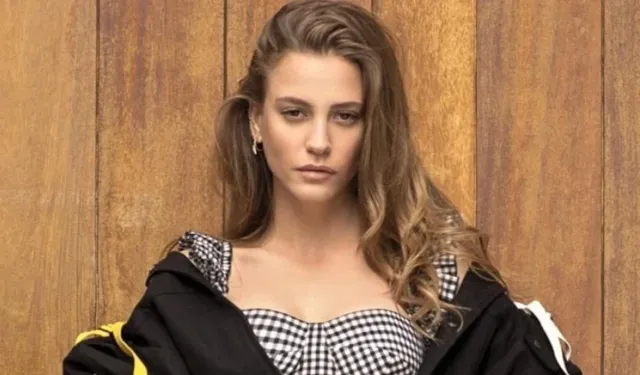 Serenay Sarıkaya son fotoğrafıyla magazin dünyasını salladı: Çorap mı ayakkabı mı?