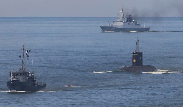 ABD donanması Rus bayraklı gemiye operasyon yaptı! İşte ilk gelen görüntüler...