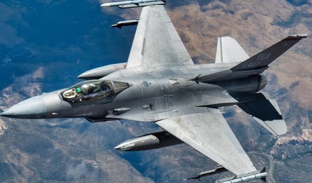 Tayvan'da F-16 savaş uçağı düştü