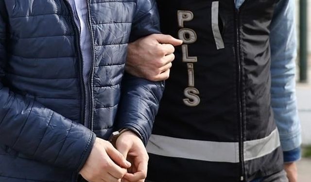 FETÖ operasyonu: 16'sı kamu görevlisi 18 kişi gözaltında