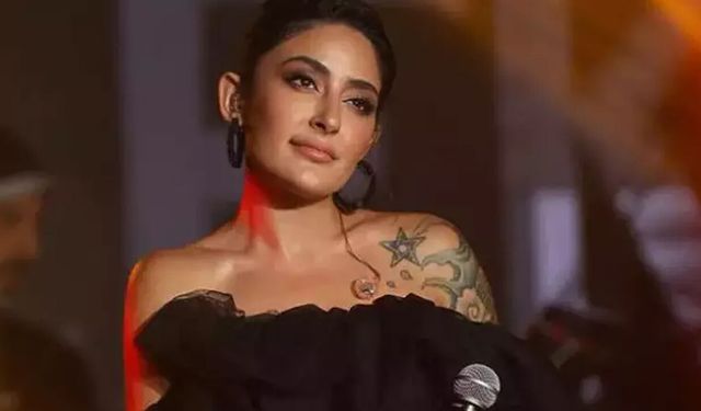 Şarkıcı Melek Mosso sahnede hayranlarını korkuttu!