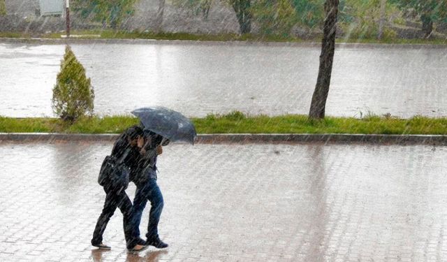 Meteoroloji duyurdu: Bazı bölgelerde fırtına ve kuvvetli yağış alarmı