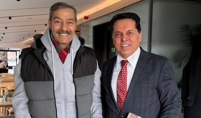 Ahmet Özer'den hastanede tedavi gören Kadir İnanır'a ziyaret