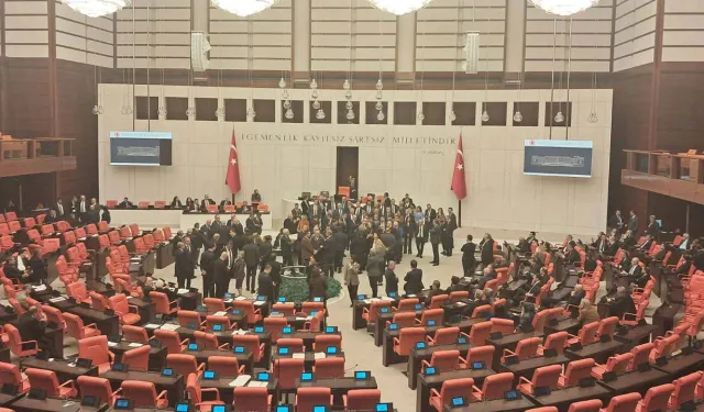 Meclisteki beş partiden ittifak için ilk hamle