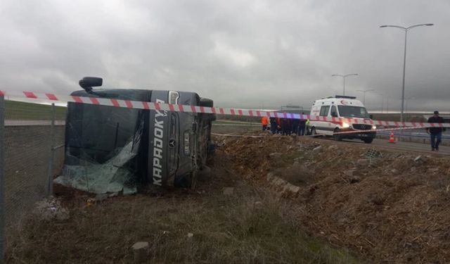 Aksaray'da yolcu otobüsü devrildi: Çok sayıda yaralı!